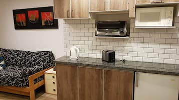 Departamento, 2 habitaciones | Cocina privada | Refrigerador, horno, parrilla de estufa y cafetera y tetera