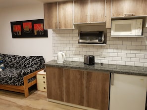 Lägenhet - 2 sovrum | Eget kök | Kylskåp, ugn, spishäll och kaffe- och tebryggare