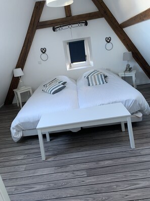 Comfort Duplex, 3 Twin Beds, Non Smoking | In-room safe, individually decorated, blackout drapes, soundproofing - L'Ecurie d'Obernai (Obernai)