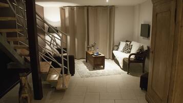 Suite, 1 Queen Bed, Non Smoking | Living area | Flat-screen TV, offices
