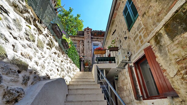 Property entrance - Historic Stone House (Kotor)