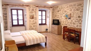 Apartment | 1 bedroom, iron/ironing board, WiFi (free), bed sheets - Historic Stone House (Kotor)