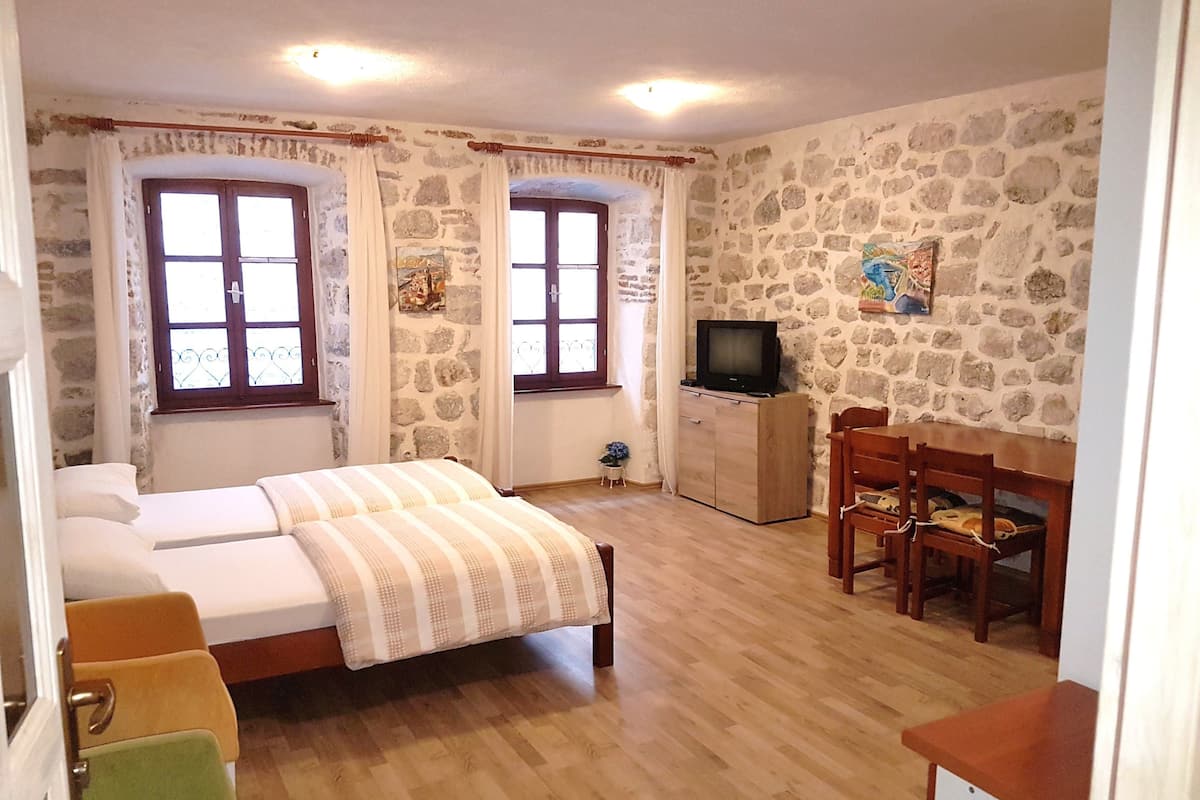 Apartment | 1 Schlafzimmer, Bügeleisen/Bügelbrett, kostenloses WLAN, Bettwäsche