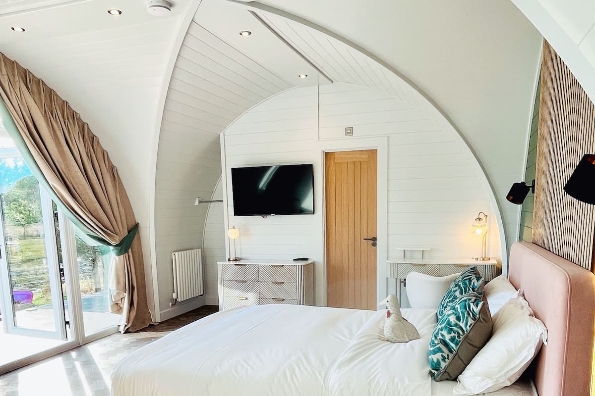 1 bedroom, Egyptian cotton sheets, premium bedding