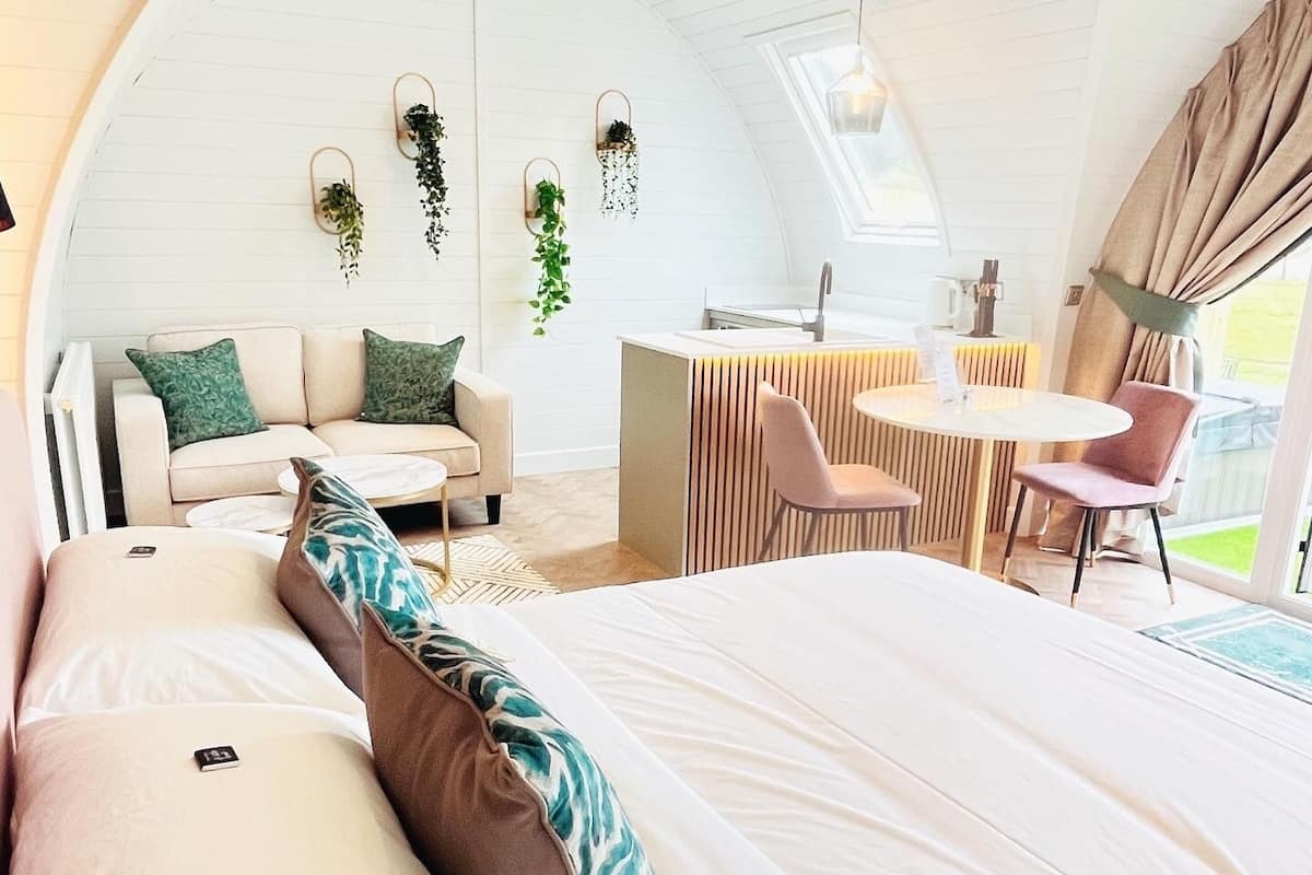 1 bedroom, Egyptian cotton sheets, premium bedding