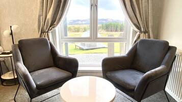 Junior Suite Ground Floor with Hot Tub & Mountain View | 1 bedroom, Egyptian cotton sheets, premium bedding