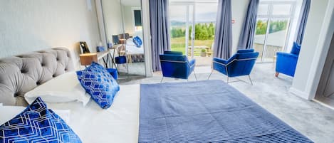 Luxury Suite, Balcony with Hot Tub, Ground Floor, Mountain View, Freestanding Bath | 1 dormitorio, sábanas de algodón egipcio, ropa de cama de alta calidad