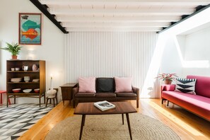 Romantic Apartment, 1 King Bed with Sofa bed, Non Smoking | Living room | Smart TV, Netflix - Patio São Vicente Guest House (Lisbon)