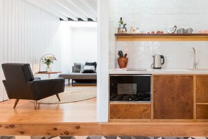 Basic Apartment, 1 Double Bed with Sofa bed, Non Smoking | Private kitchen | Fridge, oven, stovetop, coffee/tea maker