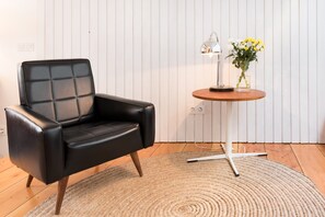 Basic Apartment, 1 Double Bed with Sofa bed, Non Smoking | Living room | Smart TV, Netflix - Patio São Vicente Guest House (Lisbon)