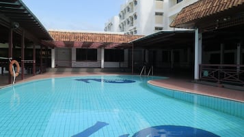 Outdoor pool, pool loungers