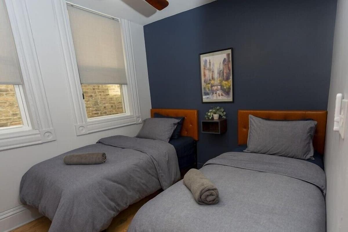 Private Two Bed (2 Twin Beds) - Shared Bathroom
