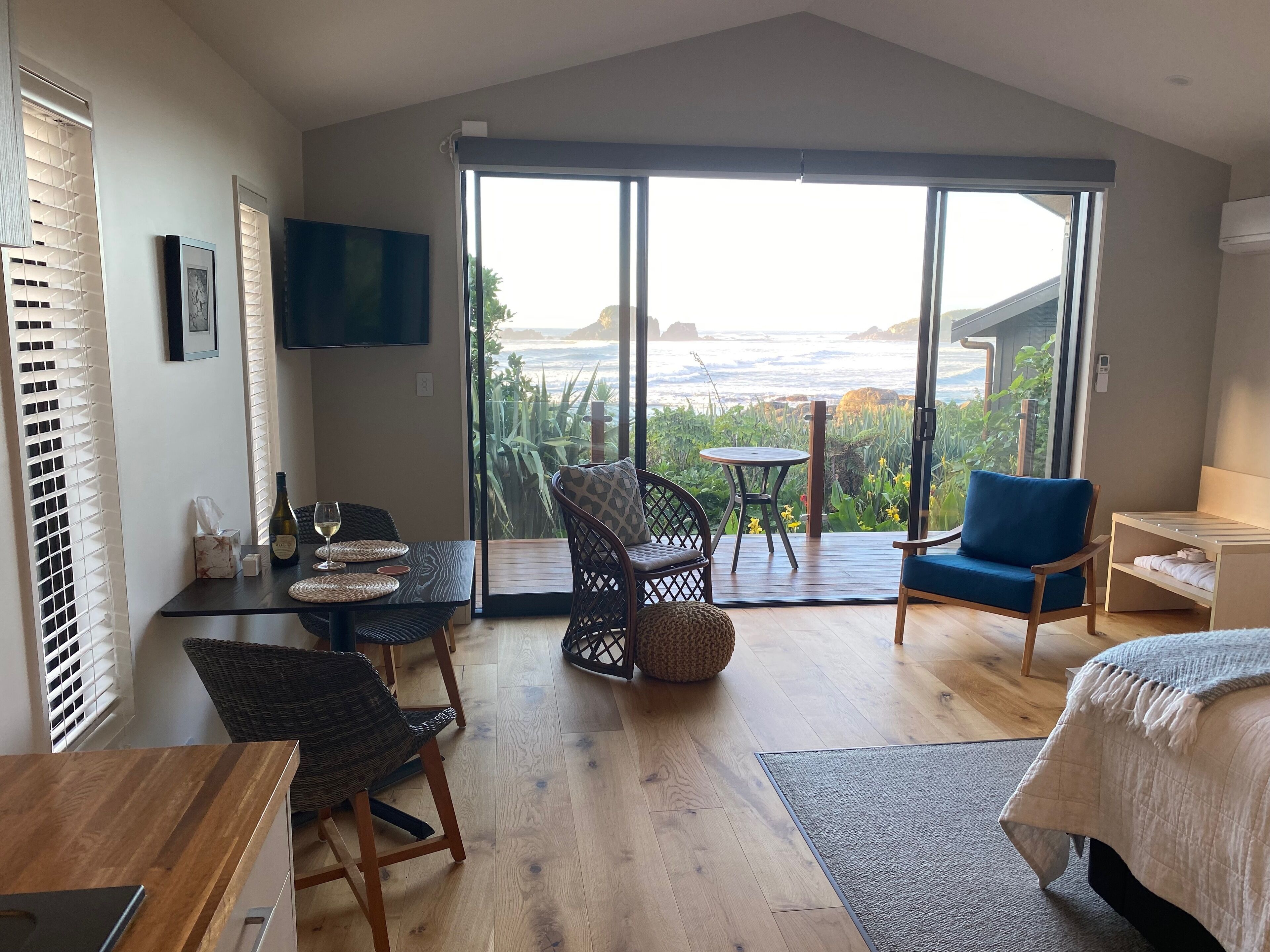 Studio 2 - Island View | Living area