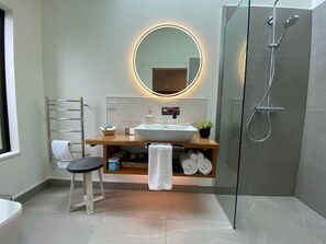 Suite 3 | Bathroom | Shower, rainfall showerhead, free toiletries, hair dryer - The Bay House Beachfront Accommodation (Cape Foulwind)