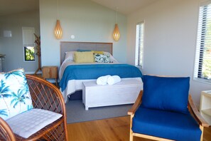 Studio 1 - Bay View | 1 bedroom, premium bedding, pillowtop beds, individually decorated - The Bay House Beachfront Accommodation (Cape Foulwind)