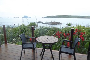 Luxury-Studiosuite, 1Â King-Bett, Nichtraucher, Buchtblick | Strand-/Meerblick