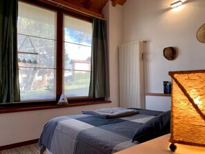 Cottage Comfort, 2 camere da letto, vista giardino, edificio separato (Il Granaio) | 1 camera, biancheria da letto di alta qualità, copriletto in piuma
