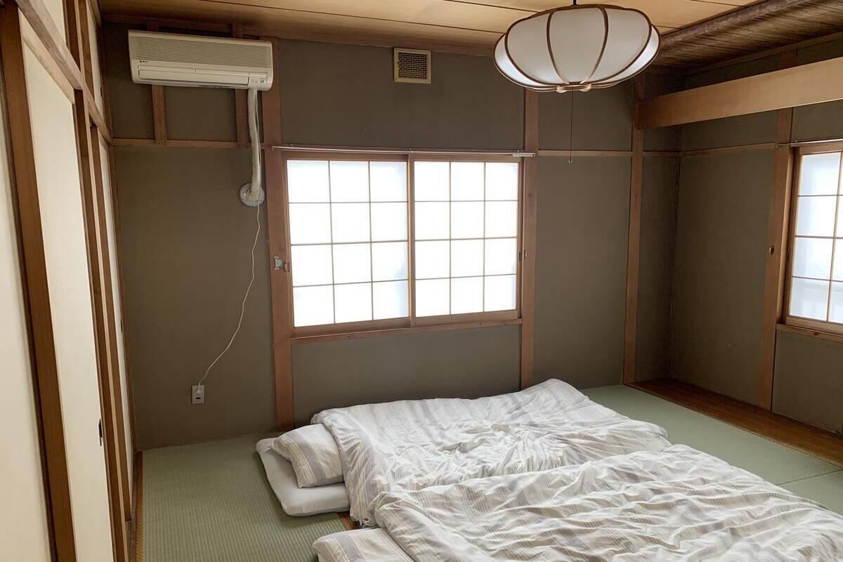 خزنة داخل الغرفة ومكواة/لوح كي وواي فاي مجانًا