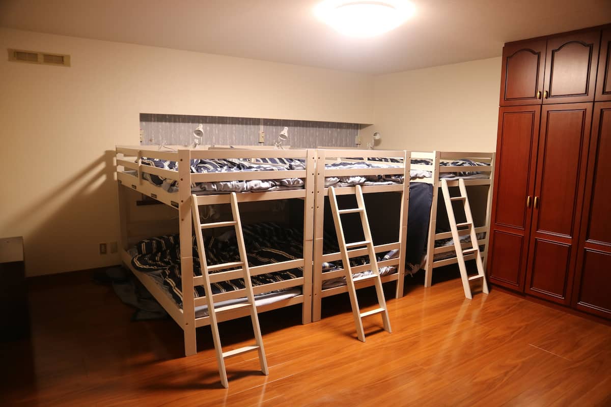 Western Style Shared Dormitory, For 6 People