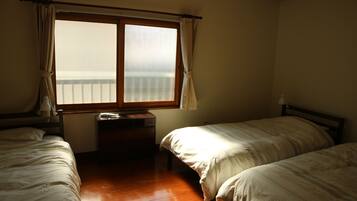 Brankas, setrika/meja setrika, dan Wi-Fi gratis