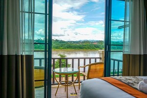 双人房或双床房, 河景 (Resort) | 露台