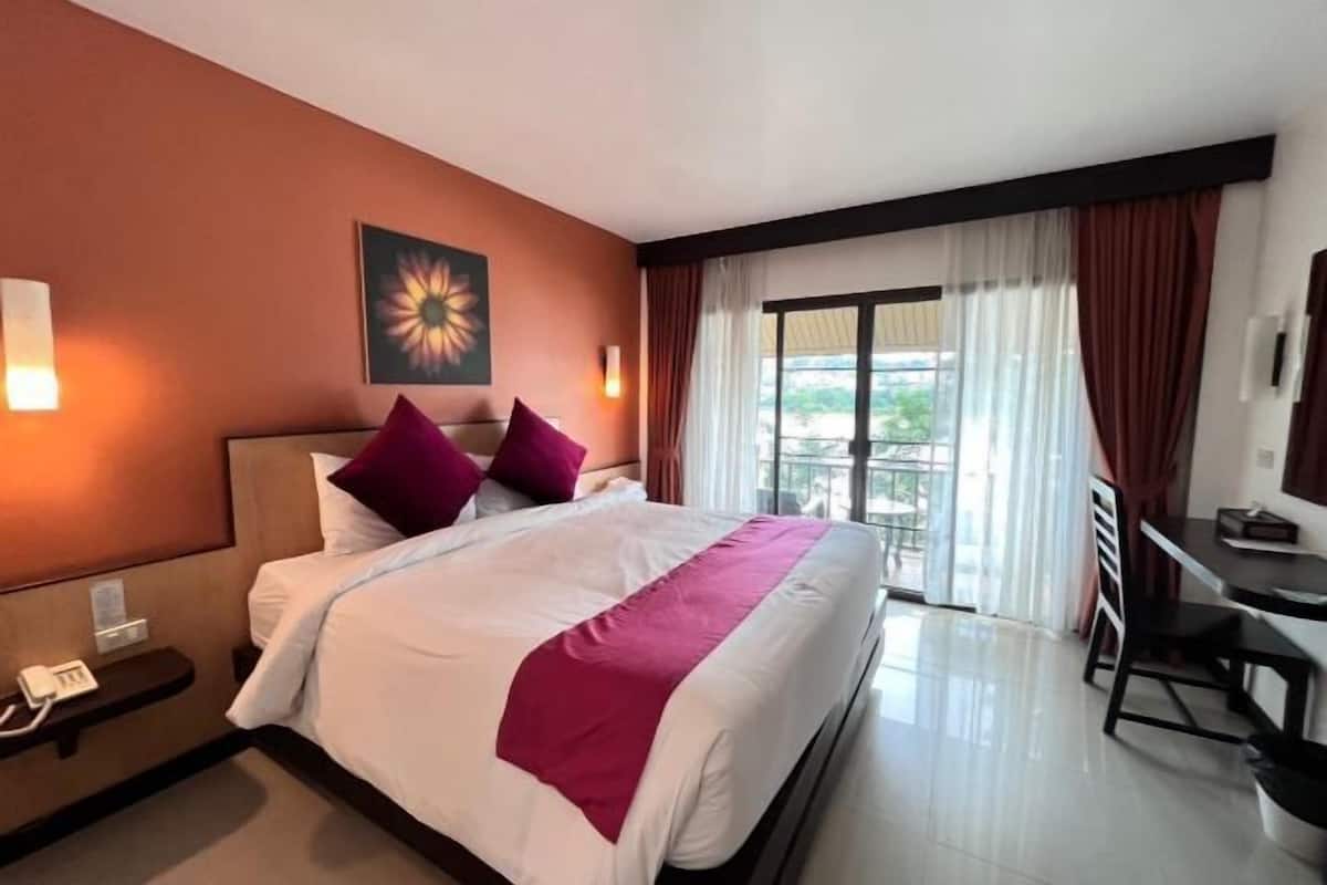 In-room safe, blackout drapes, soundproofing, rollaway beds