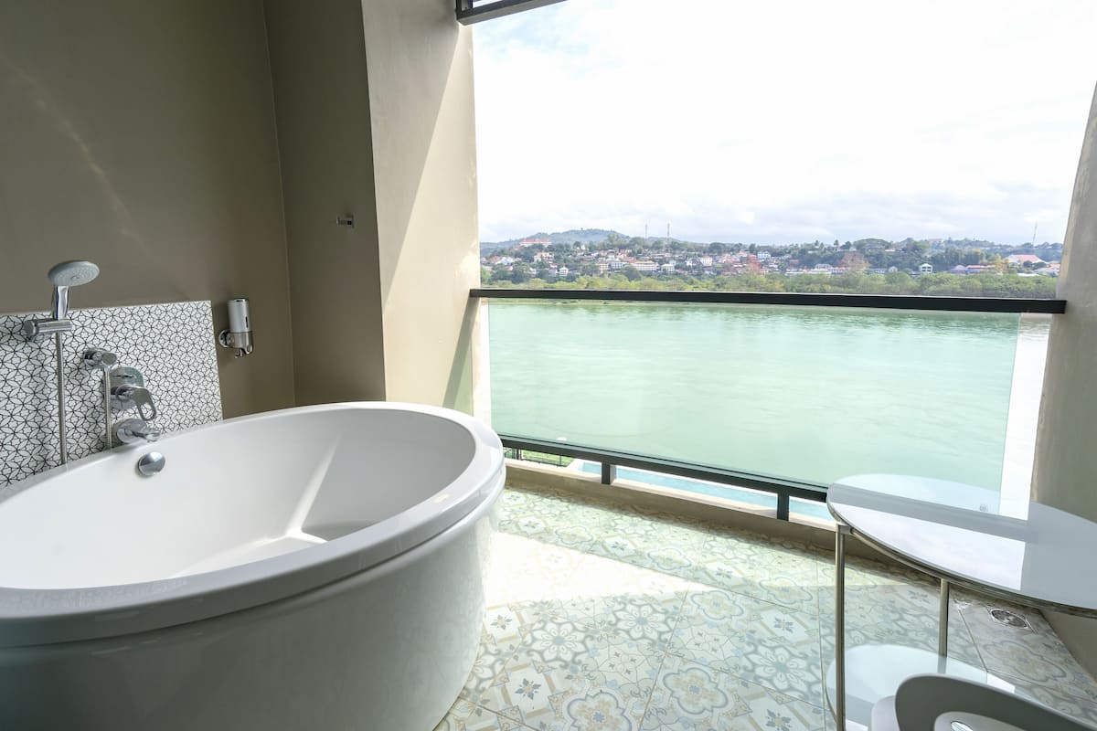 deluxe couple river view | terrace/patio