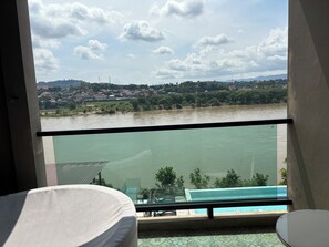 Chambre Double Deluxe, vue fleuve (Couple) | Baignoire relaxante profonde