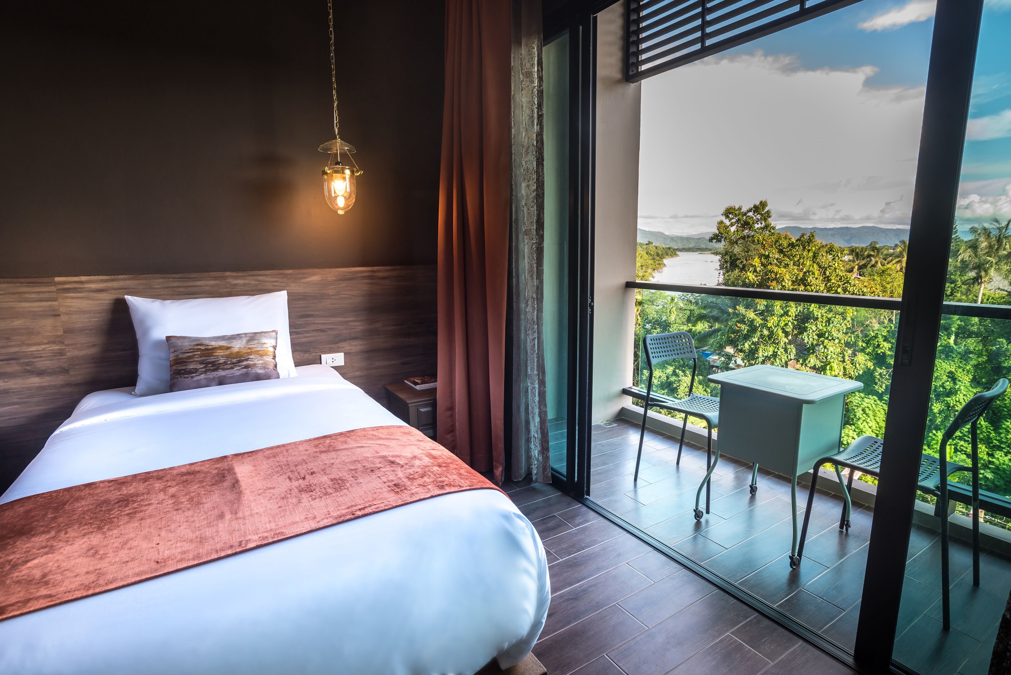 1 bedroom, in-room safe, blackout curtains, soundproofing