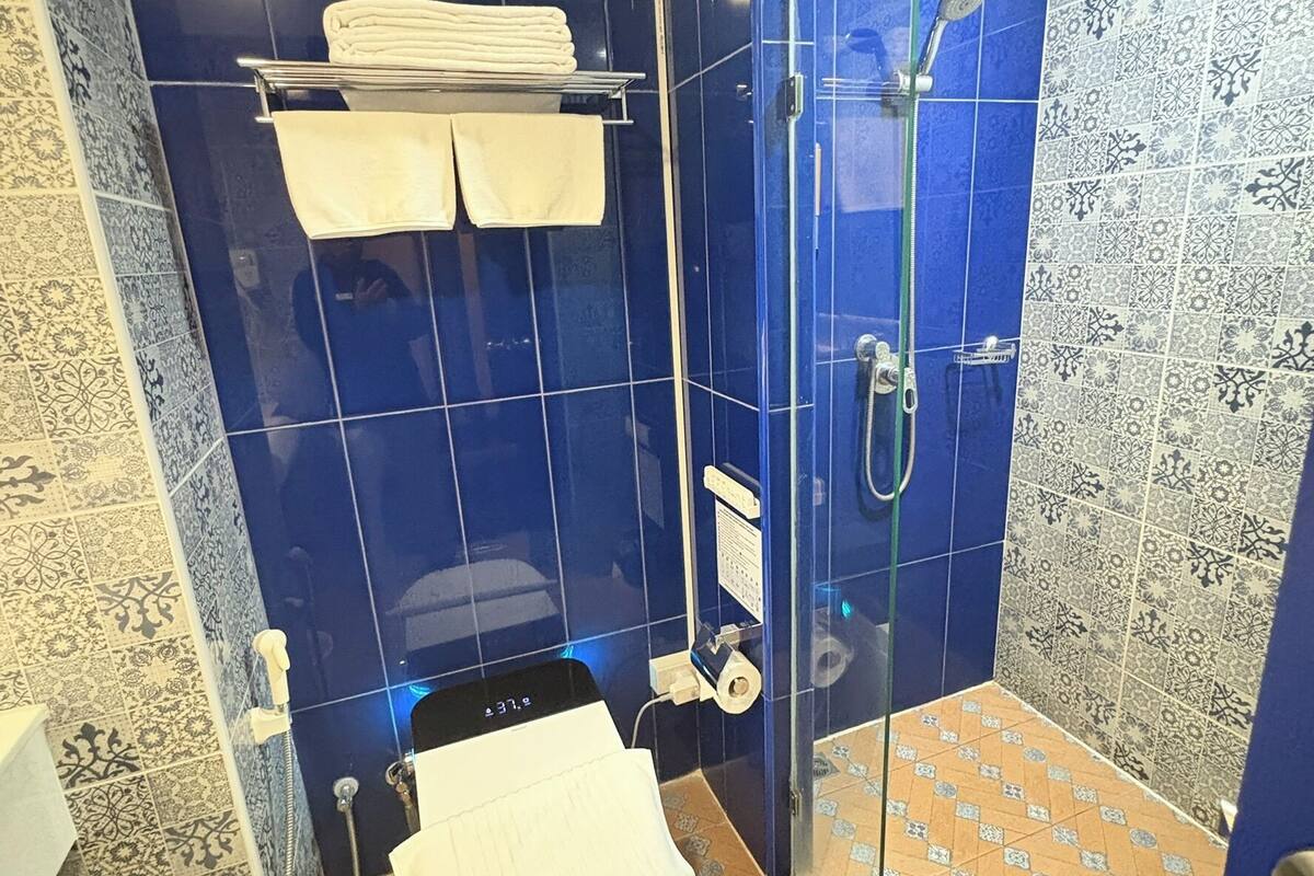 Deluxe Couple River View (Bathtub) | Baño | Ducha, artículos de higiene personal gratuitos, secador de pelo y bidé