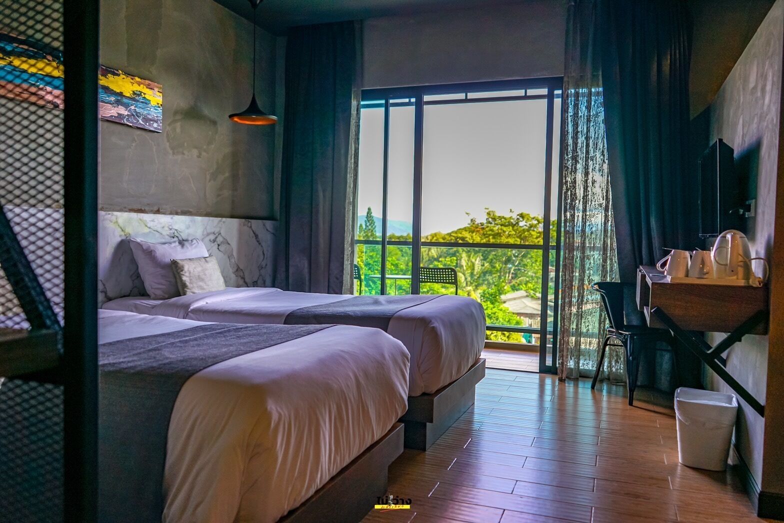 deluxe room | 1 bedroom, in-room safe, blackout curtains, soundproofing