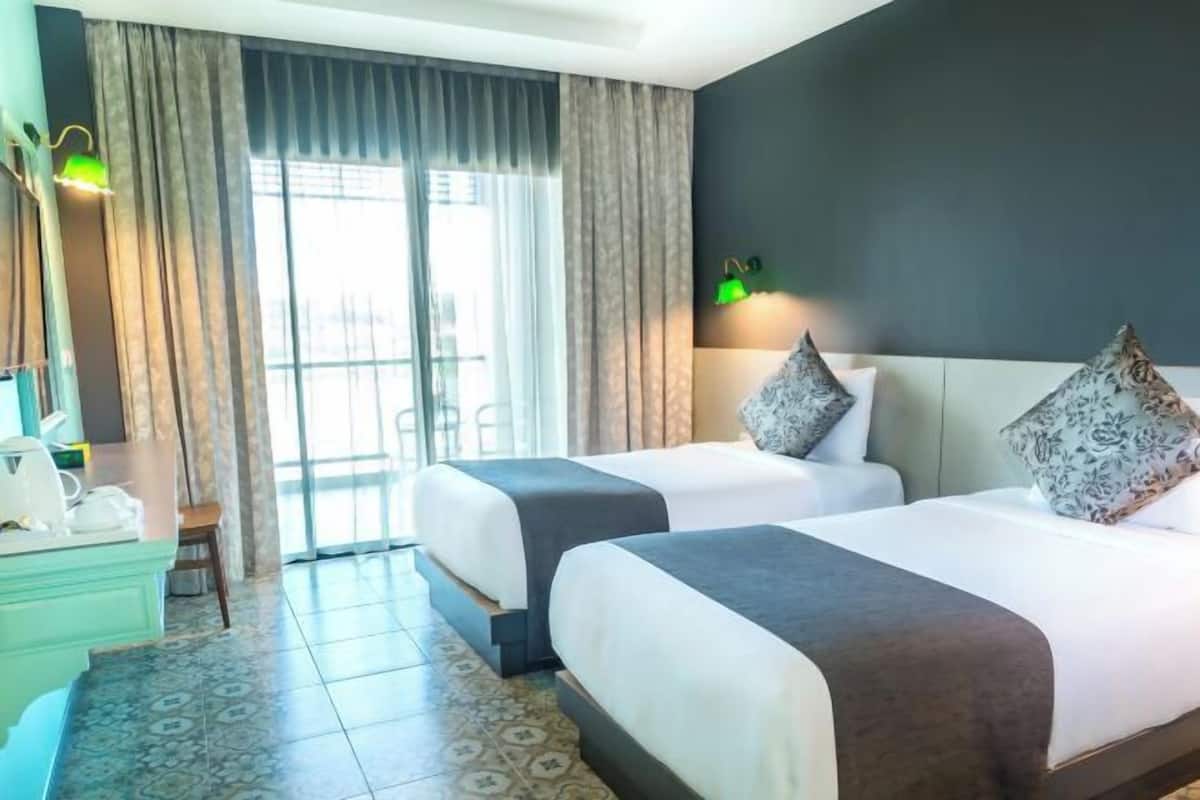 In-room safe, blackout drapes, soundproofing, rollaway beds