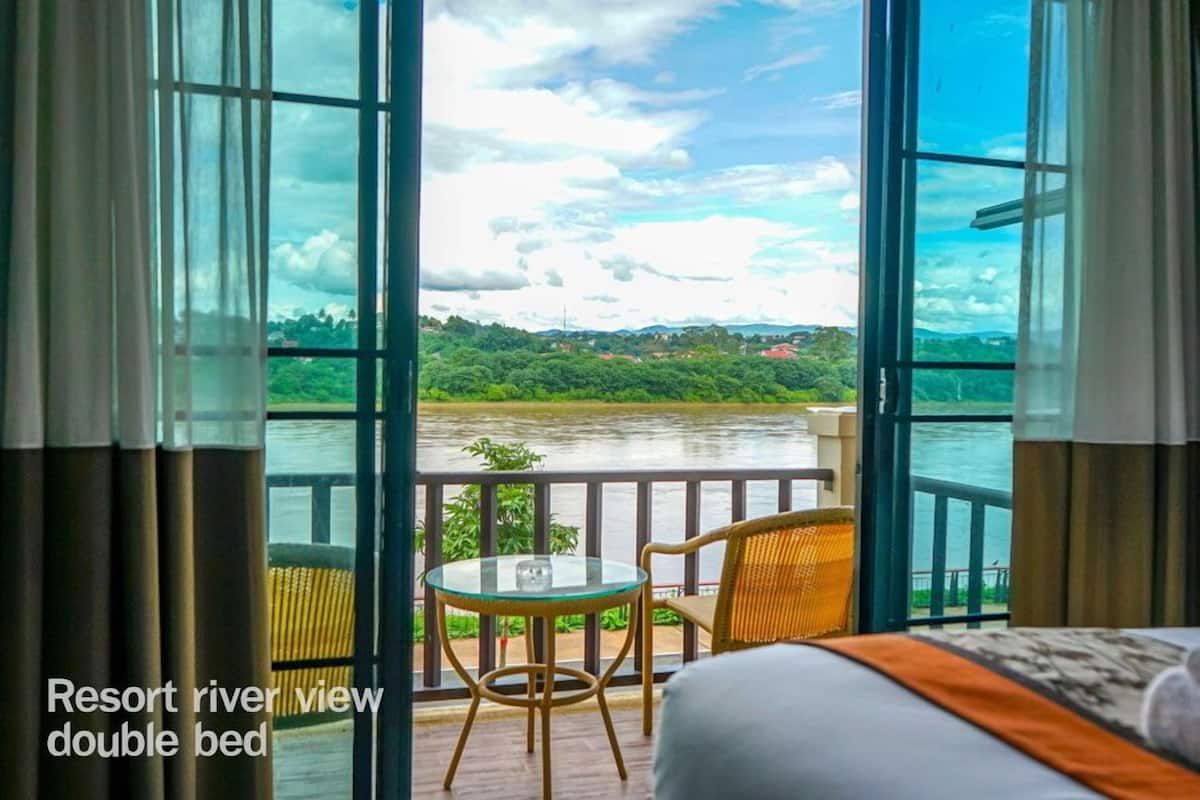 In-room safe, blackout drapes, soundproofing, rollaway beds