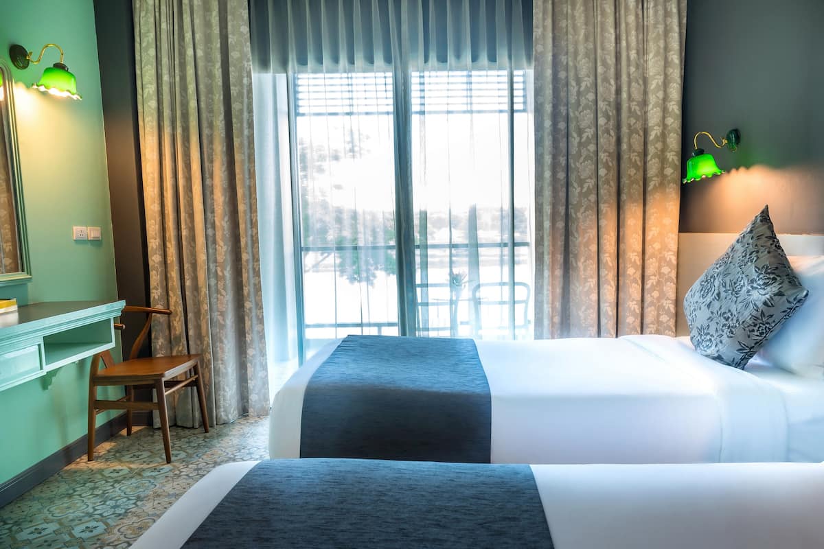 Deluxe Twin River View | In-room safe, blackout drapes, soundproofing, rollaway beds