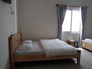 Minibar, Schreibtisch, Verdunkelungsvorhänge, kostenloses WLAN