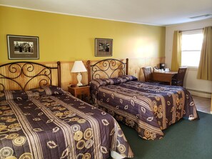 Basic-Zimmer, Mehrere Betten, Kochnische