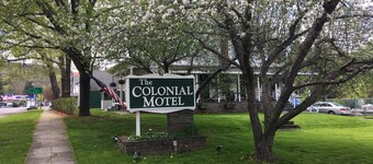 The Colonial Motel