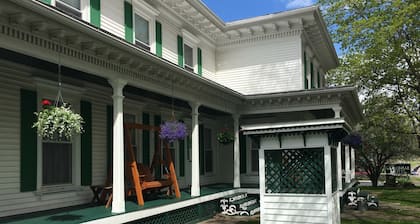 The Colonial Motel