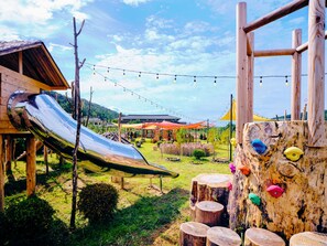 Area giochi per bambini (all'aperto)