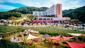 Children’s play area – outdoor