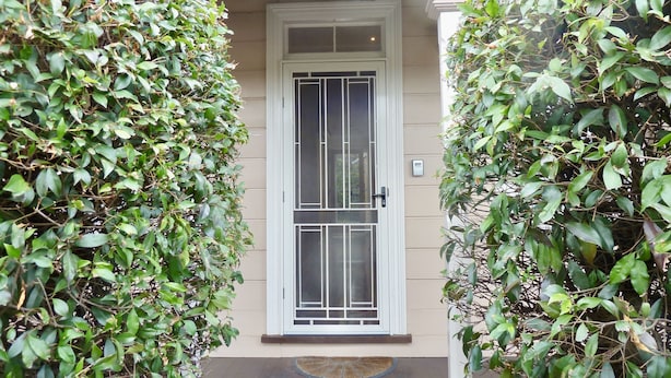 Unclassified image, 1 of 5, button - Barnard St Cottage (Bendigo)