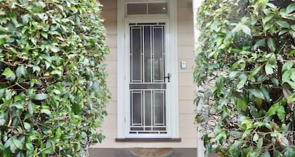Barnard St Cottage