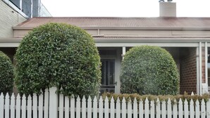 Unclassified image, 5 of 5, button - Barnard St Cottage (Bendigo)