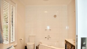 Unclassified image, 2 of 5, button - Barnard St Cottage (Bendigo)