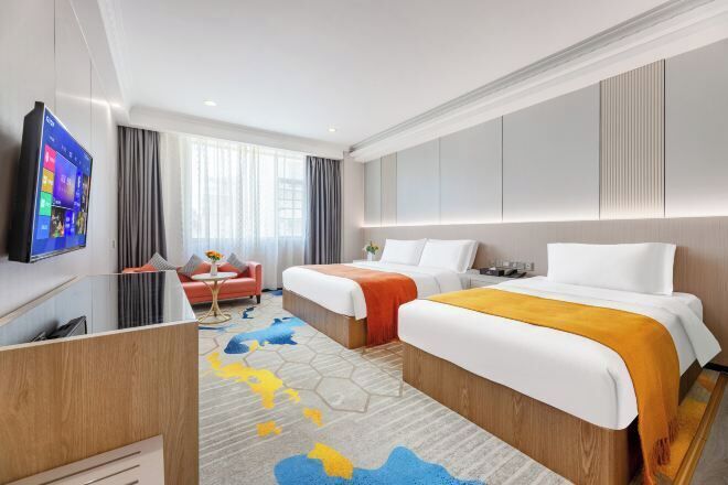 Escritorio, cortinas blackout, wifi gratis y ropa de cama 