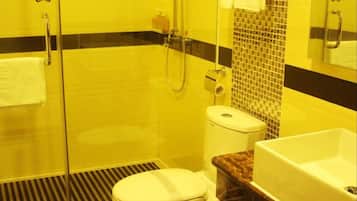 Ducha, artículos de higiene personal gratuitos y secador de pelo