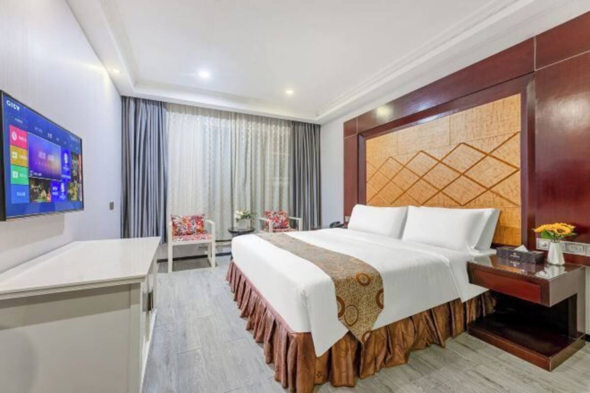 Skrivebord, blendingsgardiner, wi-fi (inkludert) og sengetøy