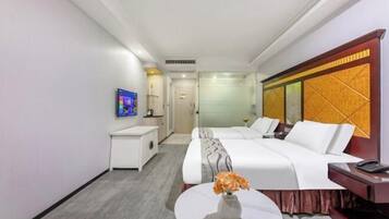 Escrivaninha, cortinas blackout, Wi-Fi de cortesia, roupa de cama