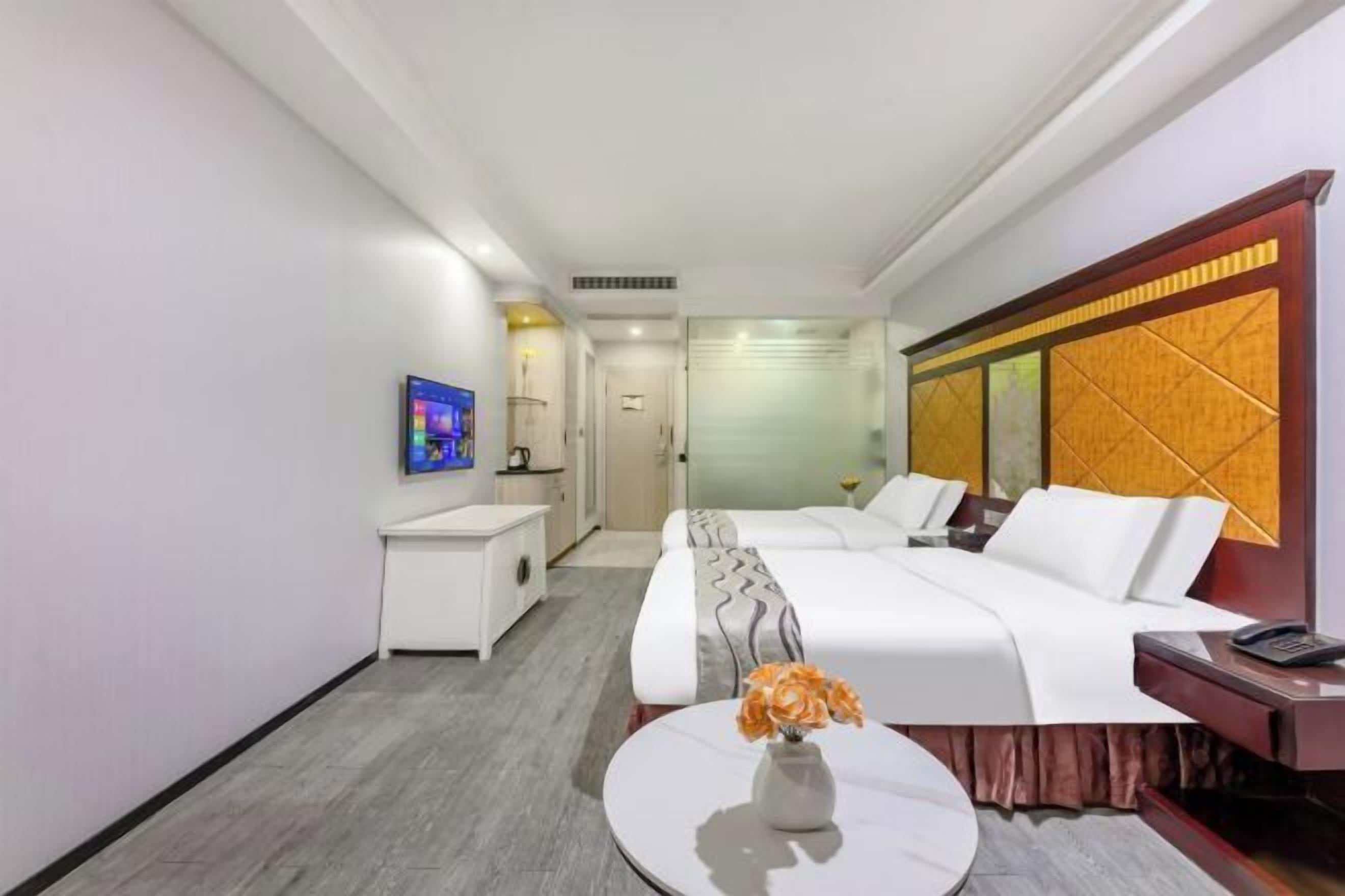 Escritorio, cortinas blackout, wifi gratis y ropa de cama 