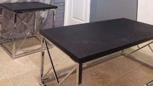 Tabla de planchar con plancha, wifi gratis y muebles diferentes 